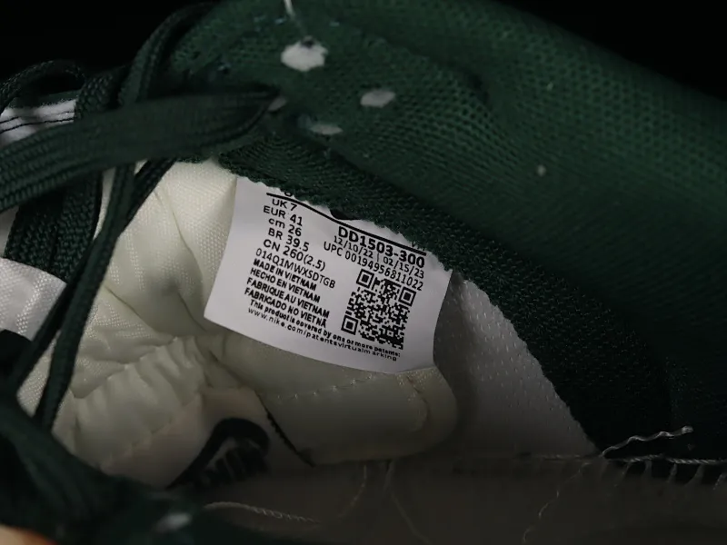 All categories Nk SB Dunk series Nk SB Dunk Low low-top sneakers Nk Dunk Low "Gorge Green" retro white and green SB low-top sports and leisure sneakers DD1503-300